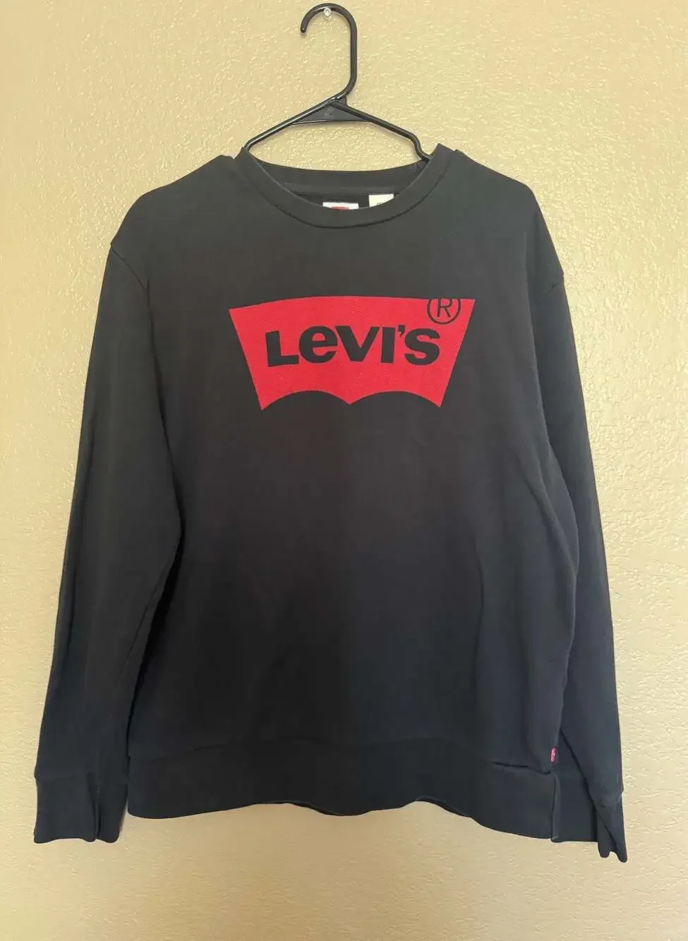 Levi's Mens Classic Batwing Logo Graphic Crewneck Sweatshirt in Black